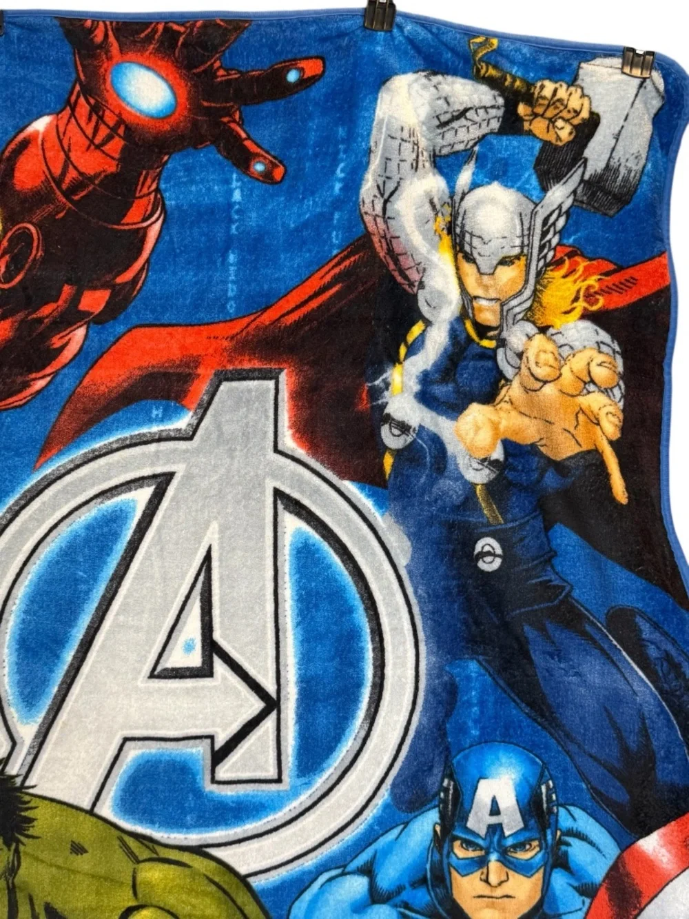 Marvel Avengers Iconic Character Blanket Hulk, Captain America, Iron Man, Thor